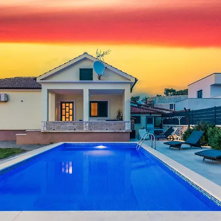 Сasa de vacaciones Curta