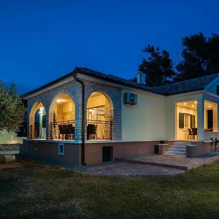 Curta * Privlaka (Zadar)