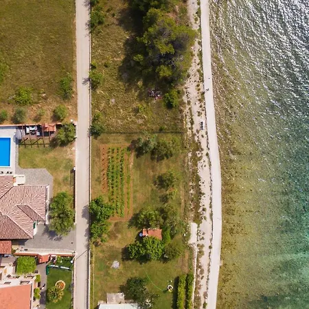 Curta * Privlaka (Zadar)